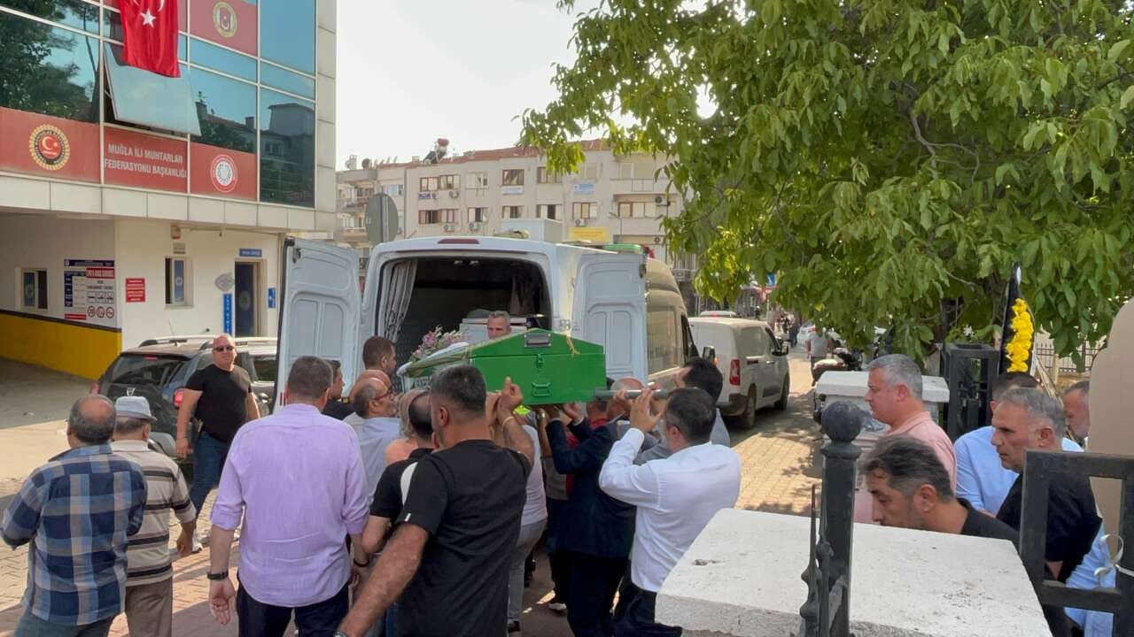 Muğla’da Zeytin Pökün Gözyaşlarıyla Son Yolculuğuna Uğurlandı 3